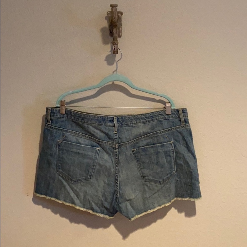 Mossimo HighRise Frayed Button Up Denim Shorts​​​​​​​​​ - Picture 9 of 12